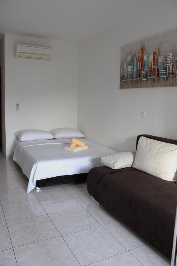 Mihaela Studio Apartmans 150M Near The Beach Kaštela Exterior foto